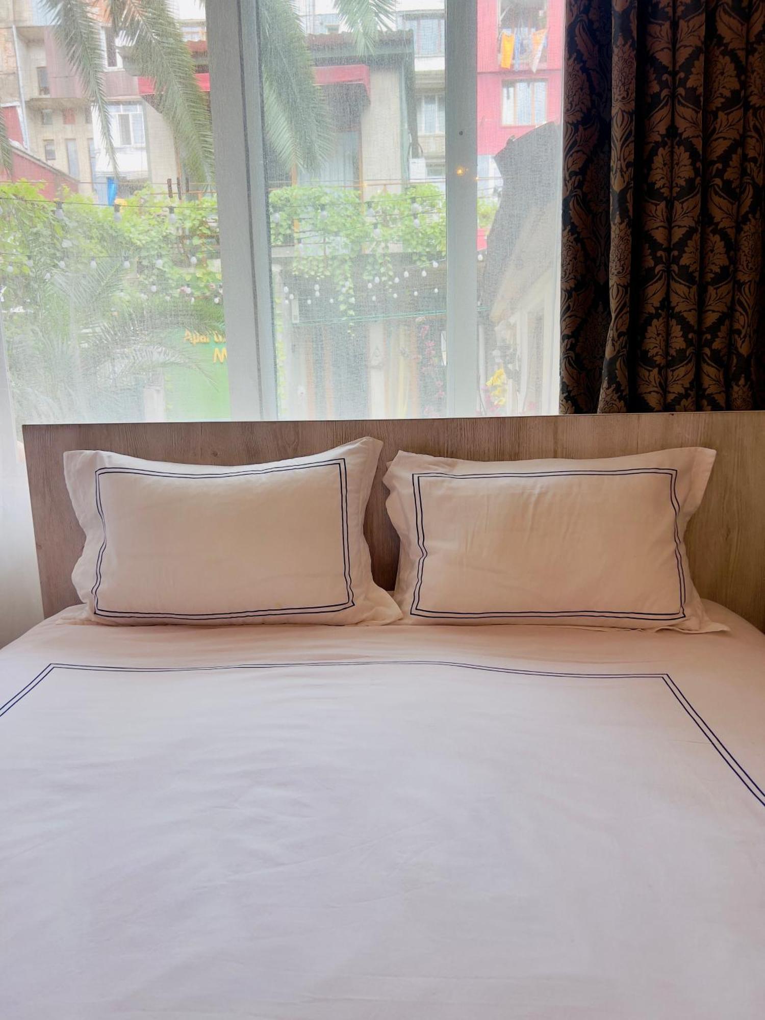 Apartment Maisi Batumi Exterior photo